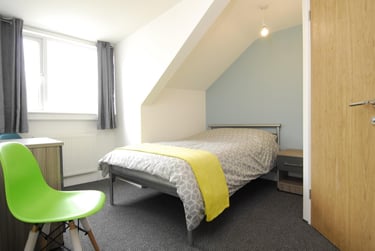 4 bed flat, Radnor Street, City Centre, Plymouth, PL48DR - Image 2